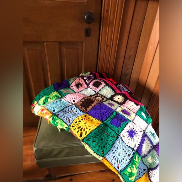 1970s Hand Crocheted Granny Square Blanket - Picture 2 of 15
